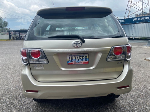 Imagen 6 de 16 de Toyota Fortuner