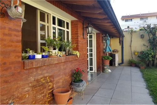 Casa 5 Ambientes - Terreno U.s.a.b. 2 Saavedra Dot