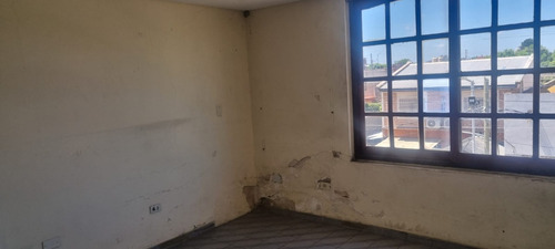 Galpon En Alquiler De 437 M2 - Puente Grúa - + 157 M2 Descubierto + Oficinas - Wilde