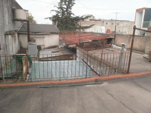 Muy Buena Propiedad En Block De Cuatros Departamentos.