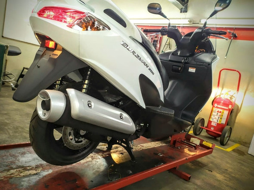 Imagen 3 de 8 de Service Taller Especializado Motos Rolling Motors San Justo