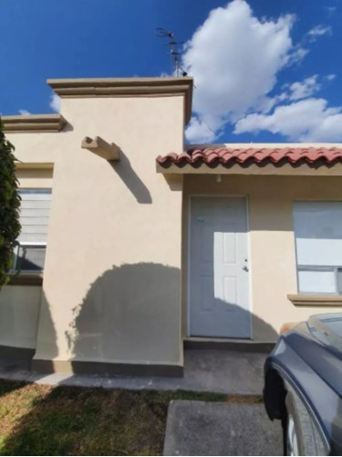 Casa En Venta En Fraccionamiento Piramides