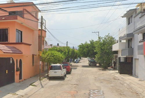 Sk01- Casa En Remate Bancario En C. Araucarias, El Vergel, Tuxtla Gutierrez, Chis. (65% Debajo De Su Valor Comercial, Solo Recursos Propios)
