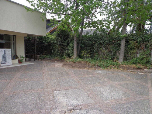 Casa Con Gran Terreno / Con Destino Comercial