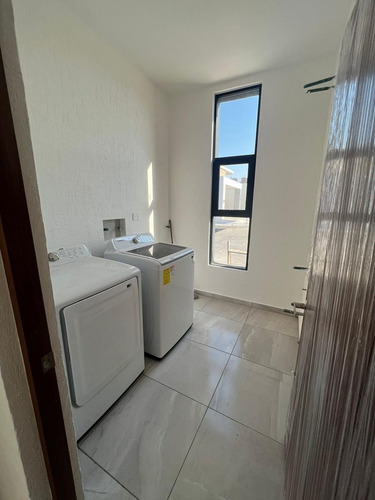 Casa En Venta Con Excelentes Acabados.