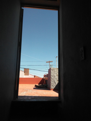 Casa De 4 Ambientes Y 2 Baños En Bernal Oeste.