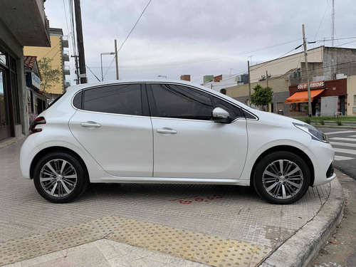 Imagen 8 de 11 de Peugeot 208 2017 1.6 Feline