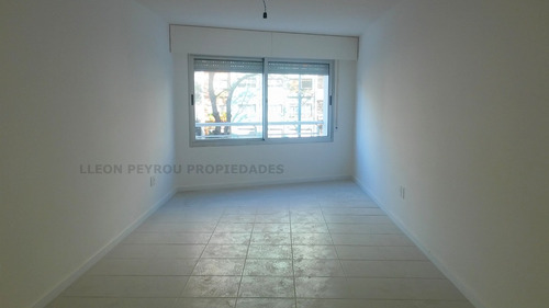 Apartamento 2 Dormitorios, Patio, Garaje Opcional. Aguada
