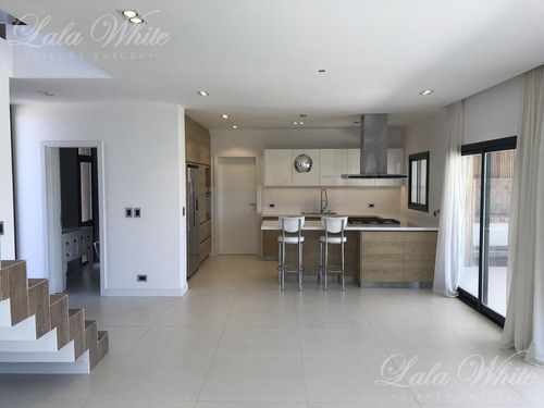 Imagen 5 de 30 de Venta - Casa A Estrenar Con Vista A La Laguna En Terralagos
