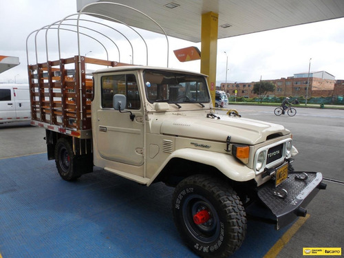 Imagen 3 de 25 de Toyota Land Cruiser Estacas
