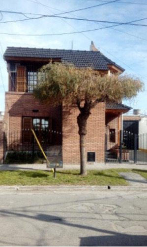 Venta De Excelente Casa De 5 Ambientes!!! San Justo!!!