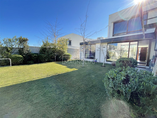 Casa En Venta De 3 Dorm. En Chamisero