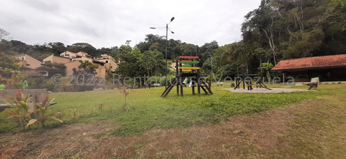 Ms: 24-22698 Se Vende Casa De 2 Niveles En La Urb. Monte Claro, Hoyo De La Puerta A=300m2, 5h, 5b, 2p.