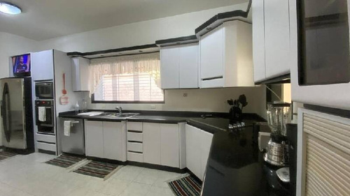 Josefina Toledo: Casa En Venta En Altos De Guataparo, 792m², Bellas Y Amplias Áreas Verdes, Planta 100% , Alta Seguridad, 269250