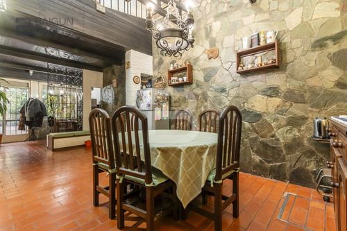 Casa De 6 Ambientes Con Cochera, Patio Y Terraza En Venta En Colegiales