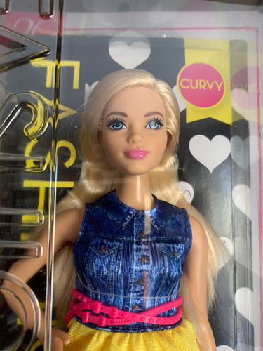 Barbie Fashionista Curvy Primera Edición (Usado)