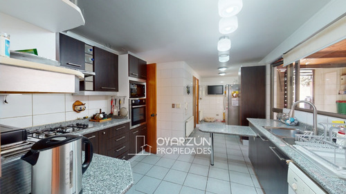 Casa Familiar De 5 Dormitorios Con Amplio Terreno De 746 M2