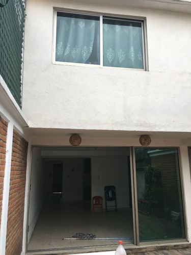 Rento Casa Pequeña,con Ámplia Terraza, Enfrente De Mundo E, Viveros De La Loma,