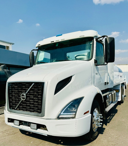 Pipa De Agua 10,000 Litros Camion Rabon Volvo 2019