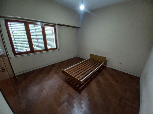 Casa + 2 Locales En Inmaculado Estado De Conservación!