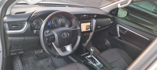 Imagem 12 de 15 de Toyota Hilux Sw4 Sr Ano 2017 Top Flex 7 Lugares 4x2 Aut.