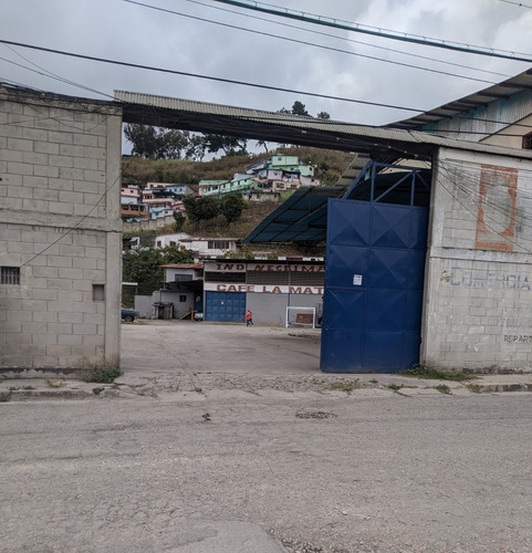 Vende Terreno Con Una Extensión De 9.815m², Con Fábrica Torrefactora De Café En La Zona Industrial Del Tambor, Los Teques.   Inf. Ma. Fda. Varela