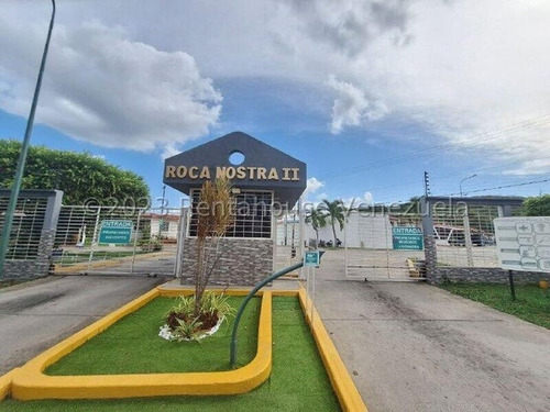 %%raiza Suarez Vende Espectacular Casa En Bella Y Privada Urbanización De Cabudare,- 2 4 1 3 5 3 8-, Hermosa Casa, Armoniosa Distribución, Hermosos Espacios, Posee Tanque Subterráneo, Vigilancia