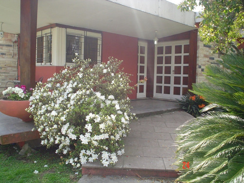 Casa En Venta :: Parque Leloir :: 5 Ambientes :: 2158m2