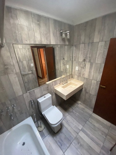 Casa En Venta En Remedios De Escalada Oeste