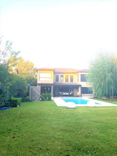 Imagen 8 de 12 de Venta Espectacular Propiedad En Barrio Champagnat Estancias Del Pilar