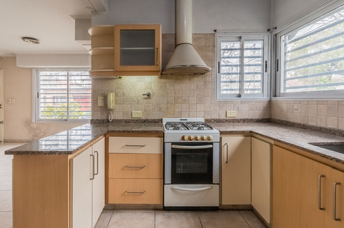 Imagen 14 de 30 de Venta De Casa Tipo Duplex De 3 Ambientes Con Cochera. En Banfield Este.