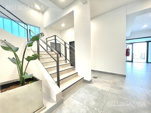 Departamento De 2 Ambientes A Estrenar Con Jardin Y Cochera
