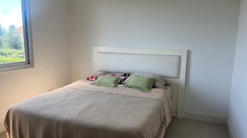 Venta De Casa Moderna 6 Amb. En El Country El Rocio Canning