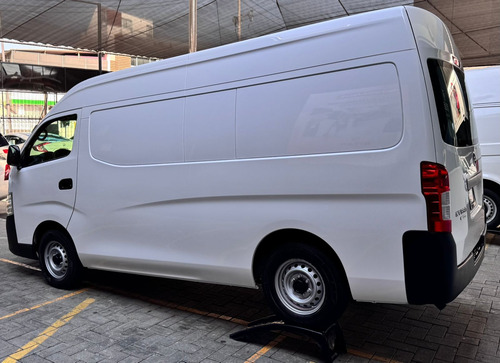 Nissan Urvan 2.5 Panel Amplia Aa Mt