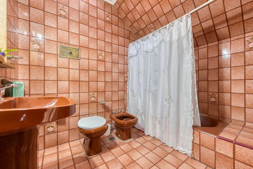 Venta Casa 5 Dormitorios En Boedo Cochera Patio