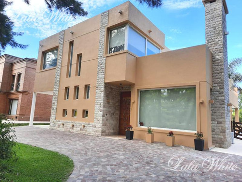 Venta/alquiler Anual - Casa En El Lauquen