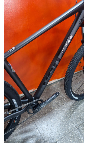 Bicicleta Venzo Stinger Mtb R29 Monoplato 10 Vel Shimano Negro L