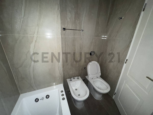 Venta Departamento 4 Ambientes En Flores Con Cochera Y Dependecia