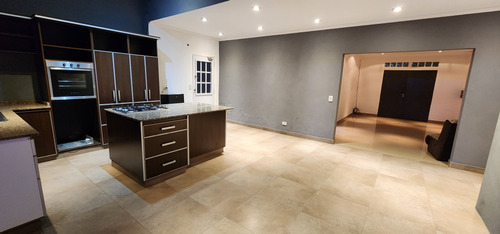 Dueño Vende!!! Casa 6 Ambientes Y 3 Baños, Moron.