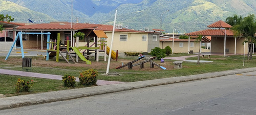 Imagen 3 de 14 de Acogedora Casa Para Remodelar A Su Gusto; Canaima Dos, Guatire, Miranda.