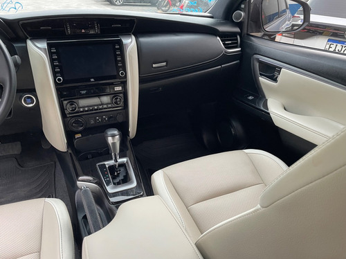 Toyota Hilux SW4 2.8 D-4D TURBO DIAMOND 7L 4X4