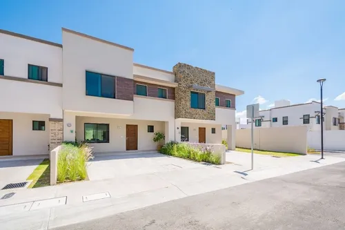 Casa Con Jardín- La Vista Residencial