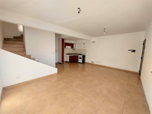 Duplex Con Cochera En Alquiler En Ramos Mejia