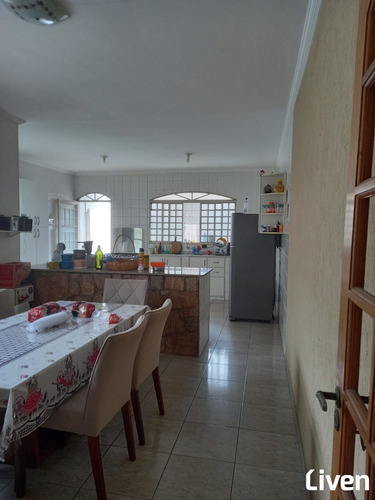 Imagem 8 de 26 de Sobrado 4 Dormitórios, Churrasqueira, 2 Vagas Cobertas No Jd. Portugal - 8420