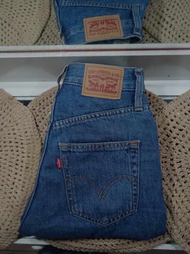 Jean Levis Modelo High Waisted Straight Talle 24 