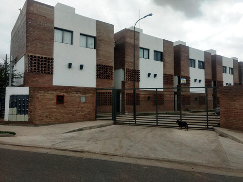 Imagen 15 de 17 de Vendo Dúplex De 2 Dormitorios Con Cochera En Barrio Smata Con Plan De Pago