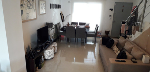 Imagen 3 de 16 de Casa Dúplex 5 Ambientes Olivos