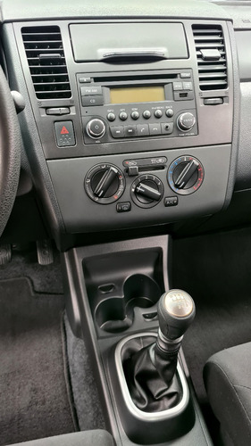 Imagen 13 de 14 de Nissan Tiida Sense 2017