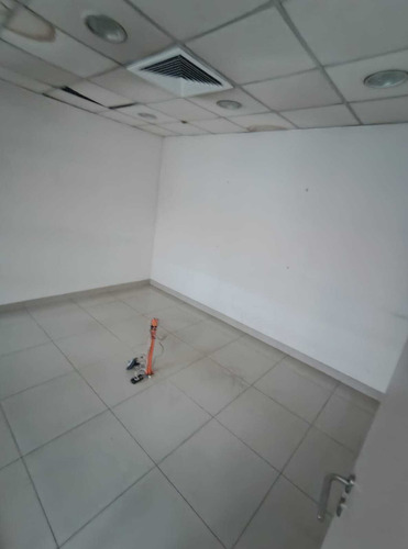 Amplio Local En La Mejor Ubicación (65078)