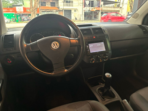 Volkswagen Polo Sedan 1.6 Vht Total Flex 4p
